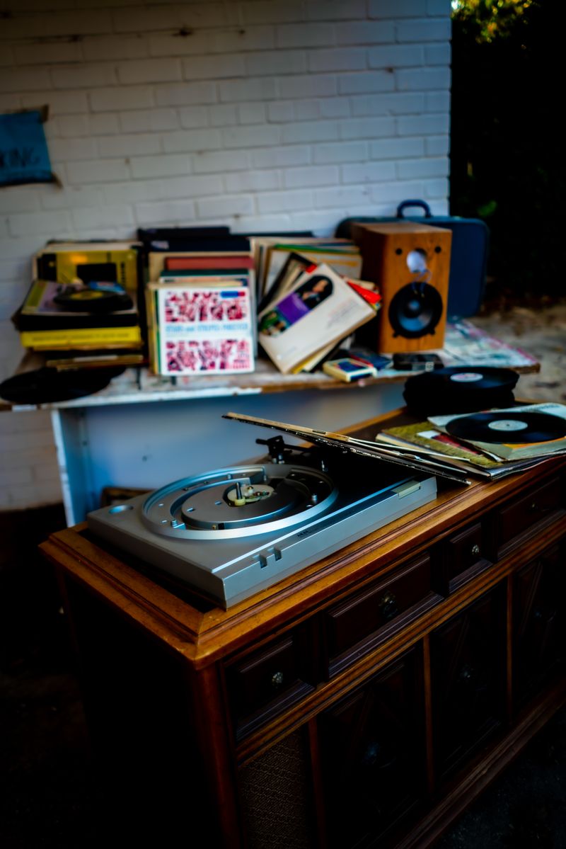 Retro Vinyl Player