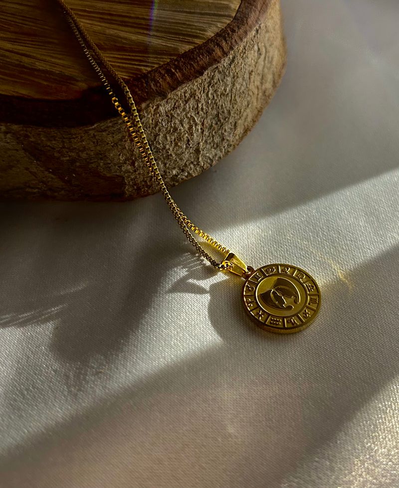 Gold Pendant Necklace